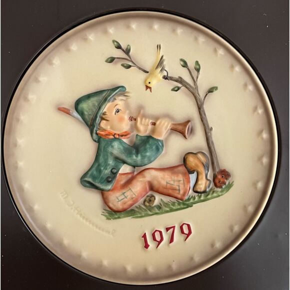 Schmid 1977 Christmas Plate Limited Edition - Sister Berta Hummel - Picture 1 of 9
